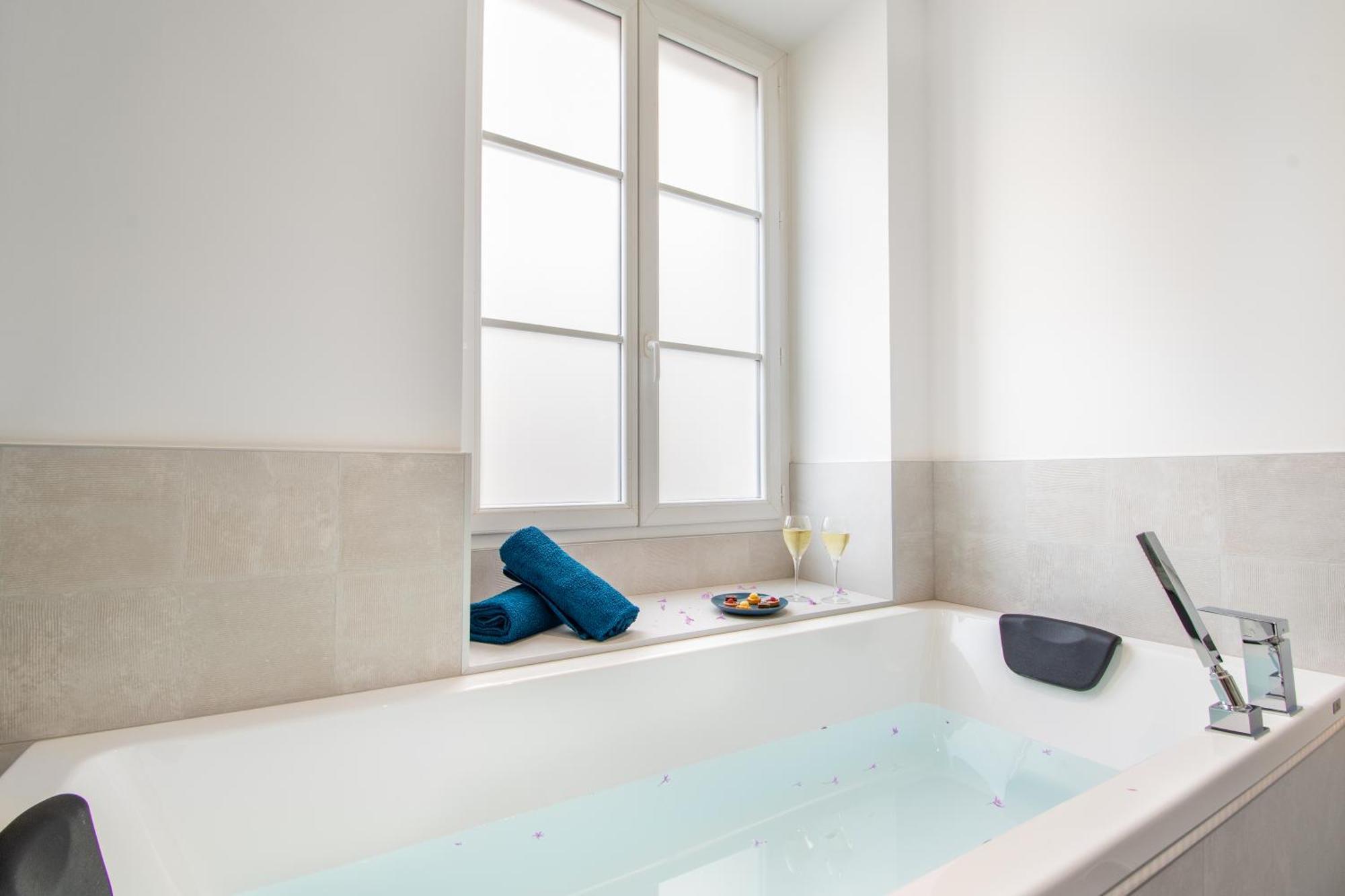 L'Appartement Des Ducs Avec Baignoire Double Nantes Exterior foto